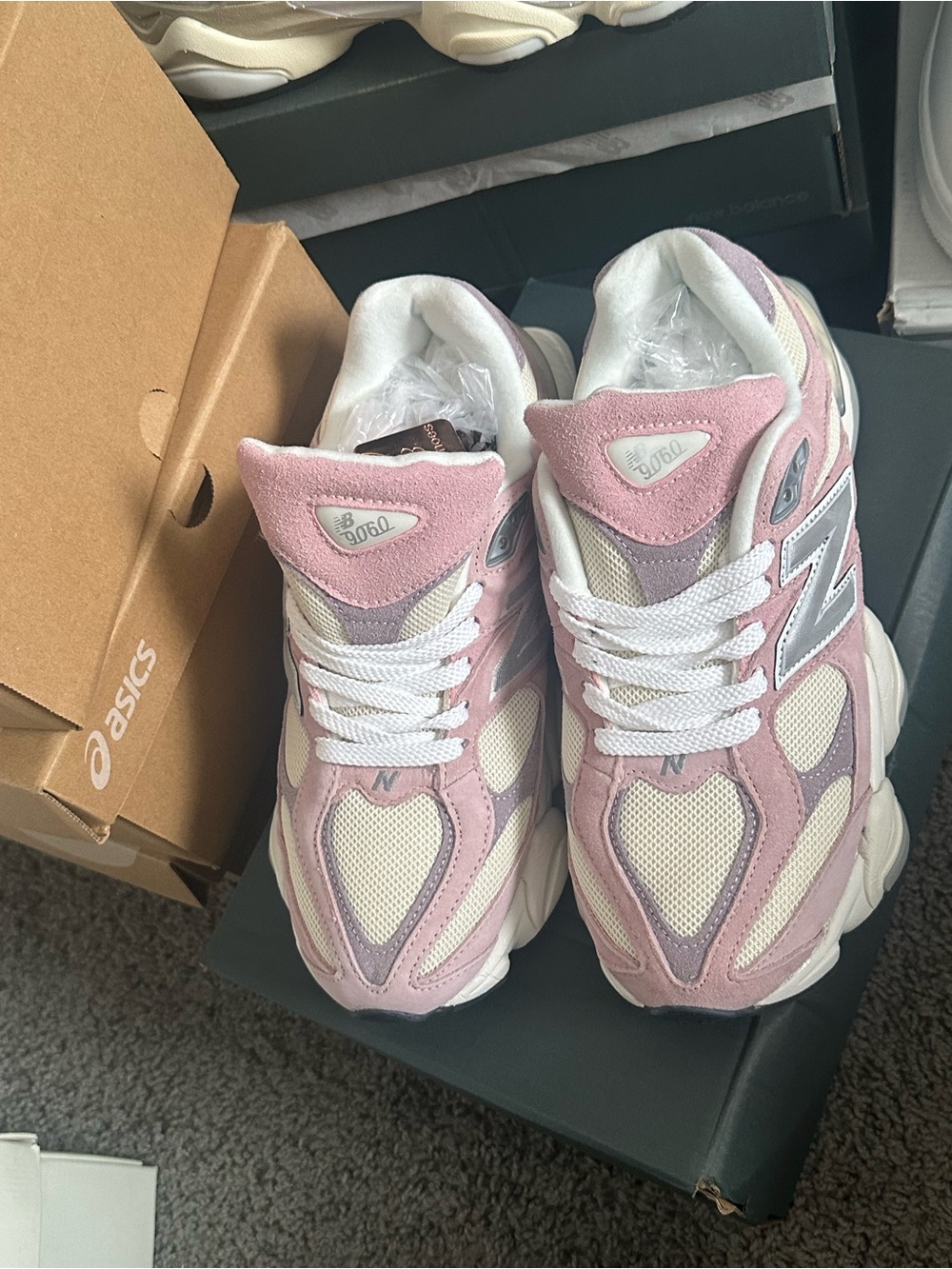 New Balance Women's Pink & Cream Chunky Lace-Up Sneakers